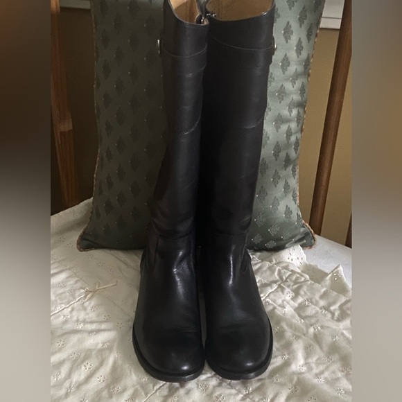Frye Molly black leather side zip riding boot. One inch heel. - Picture 4 of 15